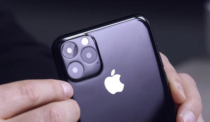 iPhone 11 背面トリプルレンズ